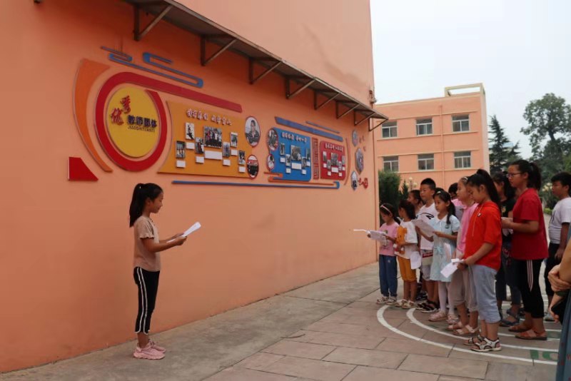 做优秀小主持人 融入学校“善文化”——教育策划专委会联合泊南中心小学开展小主持人培训