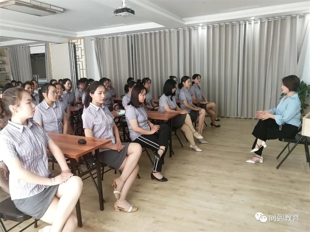 为人师表 崇德明礼——教策专委助力“东联顶呱呱”教师礼仪培训