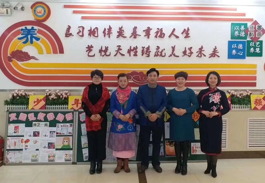 专家参观新桥小学